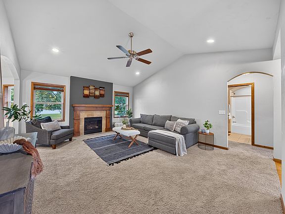 4th image of 3875 Duchess Ln