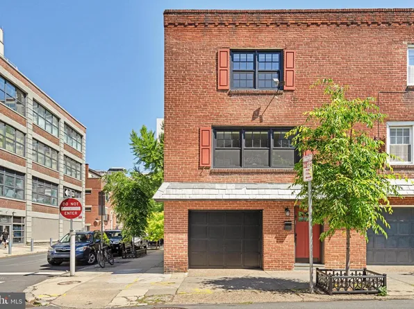 2329 Locust St, Philadelphia, PA 19103