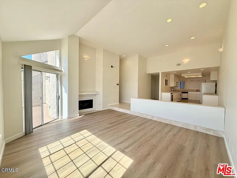 574 Island View Cir — Photo 7