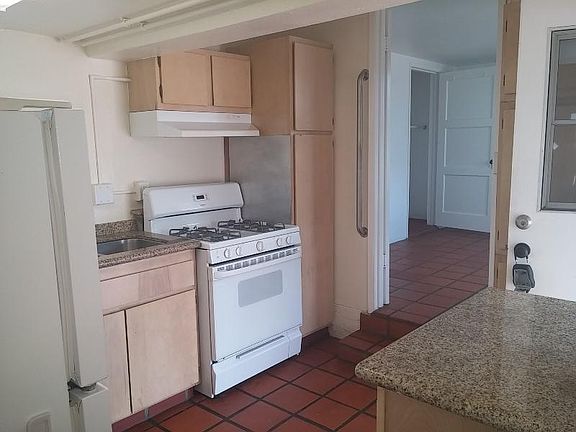 4th image of 1132 Waldron Ave #A