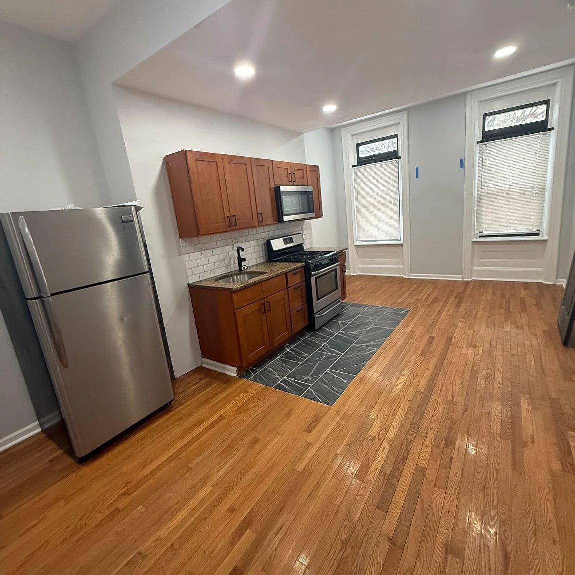 Studio, 1.0 bath, 325 sqft, $1,250 — Photo 4