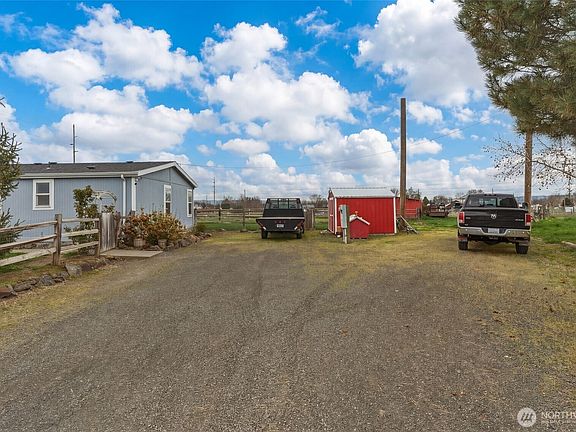 4th image of 2353 Dell Avenue