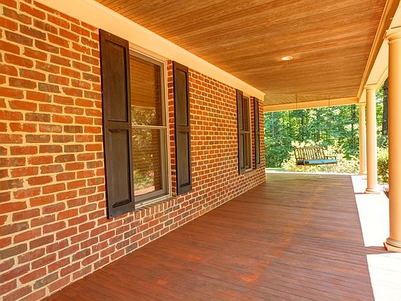 4th image of 1087 White Oak Dr