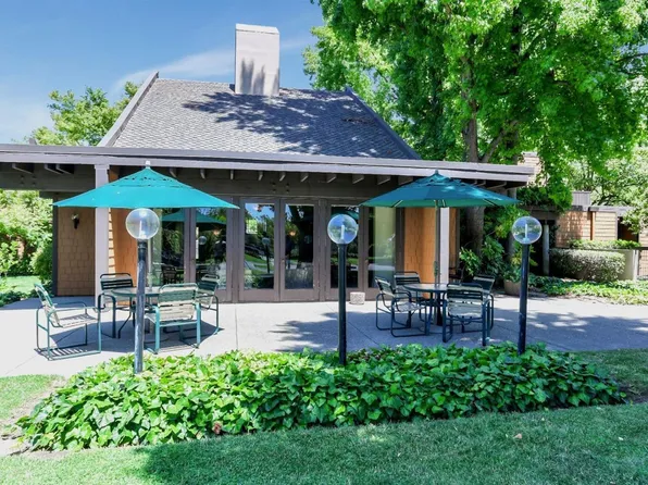 658 Woodside Sierra Unit 2, Sacramento, CA 95825