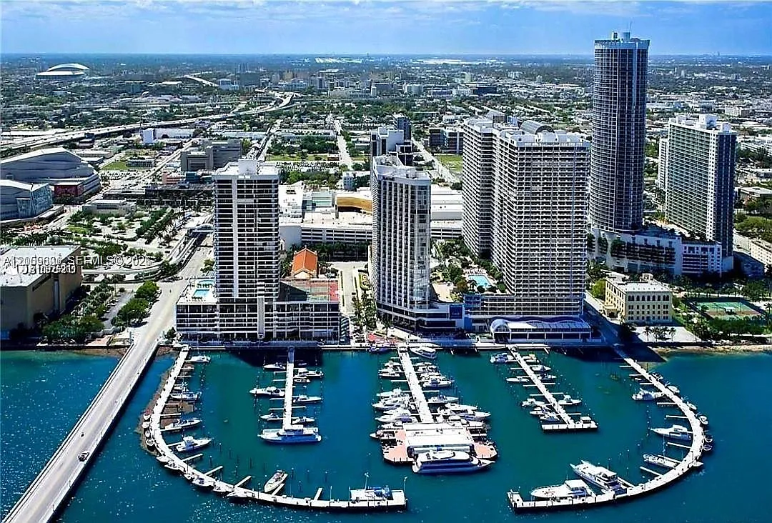 Venetia Condo — Photo 1