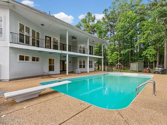 3rd image of 420 Buck Cv