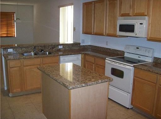4th image of 2897 S Greenleaf Cir