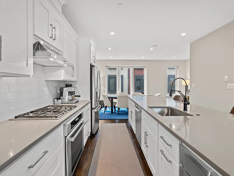 607 Slade Ct — Photo 22