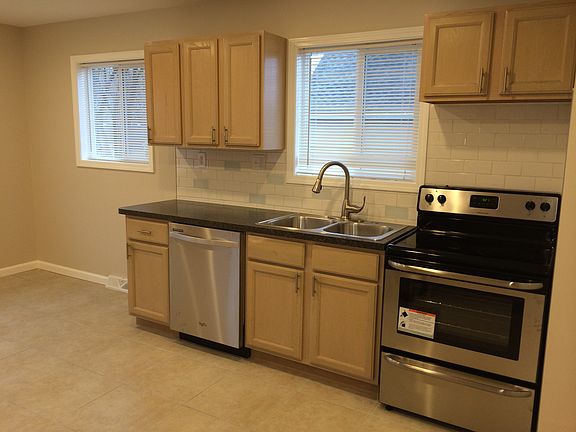 4th image of 3566 Royal Ave