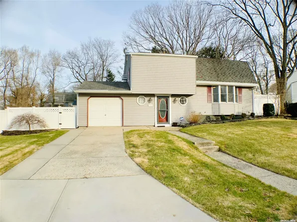 23 Camp Drive, Selden, NY 11784