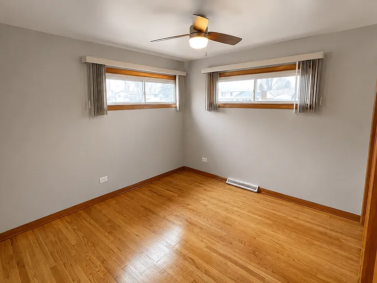 120 Mildred Ln — Photo 5