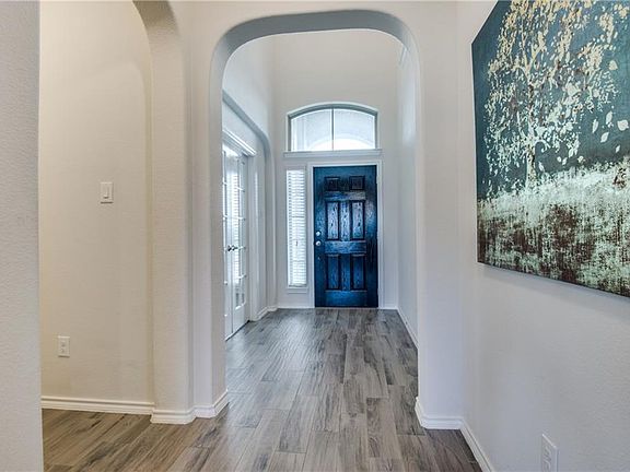 3rd image of 711 Meadows Dr