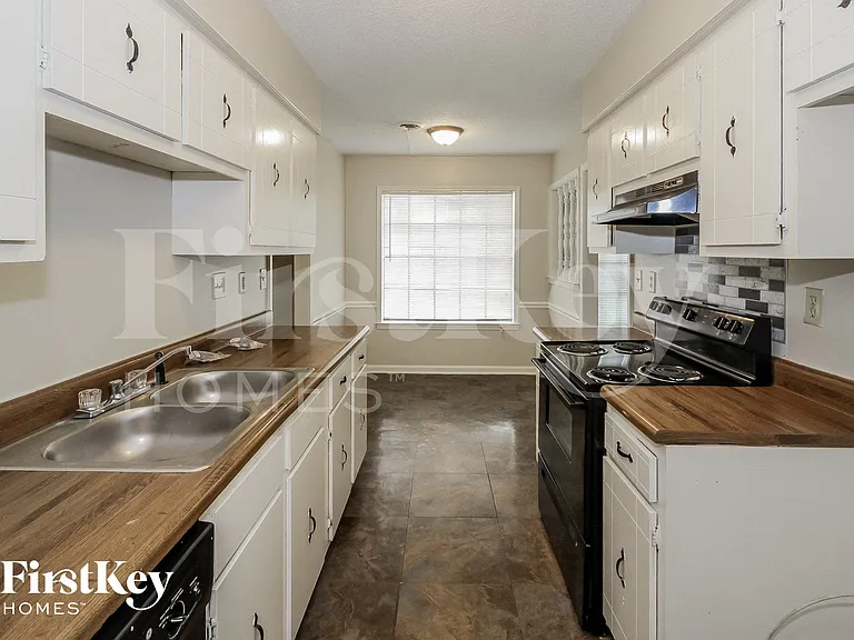 6861 Valley Park Dr — Photo 7