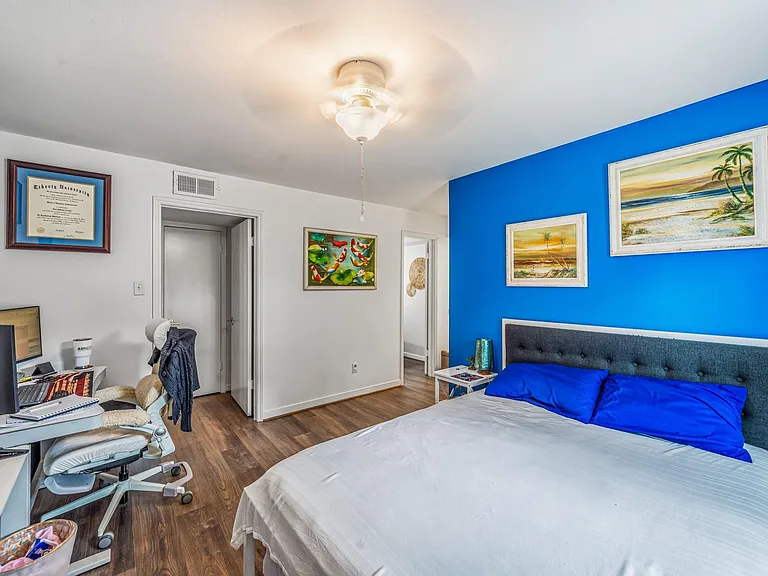 359 N Post Oak Ln #219 — Photo 17