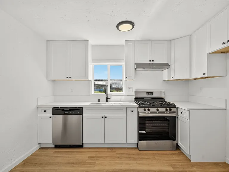 1023 W Congress St — Photo 6