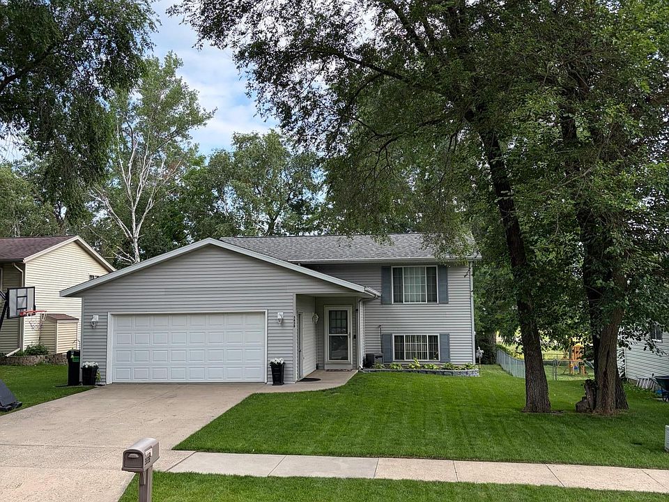 1st image of 3838 Strathmore Ln SE