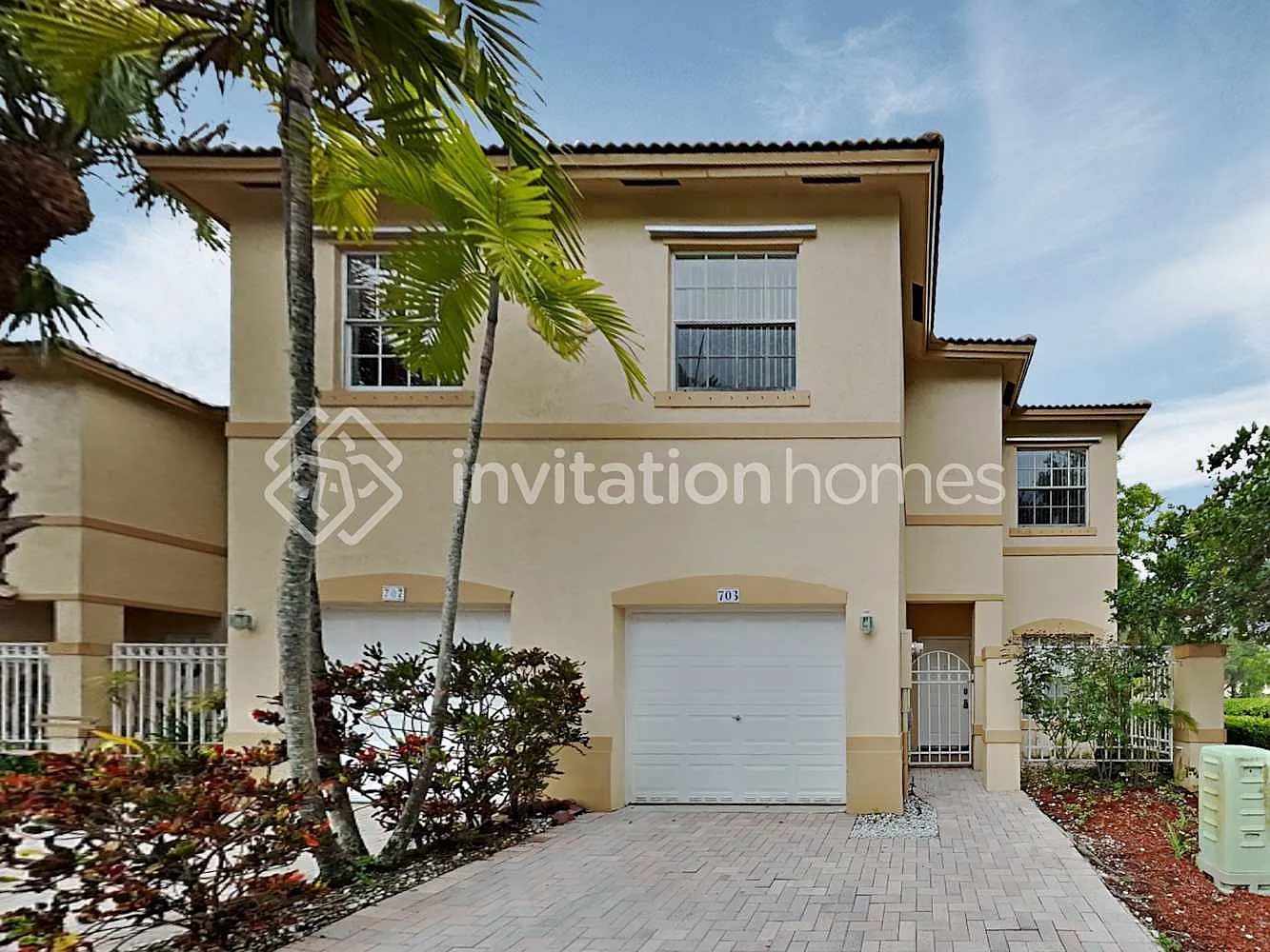 703 NW 170th Ter Pembroke Pines, FL 33028 — Photo 1
