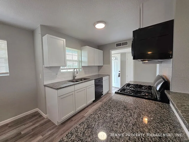 4603 Mercedes Dr — Photo 5