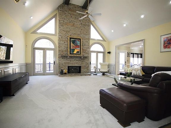 5th image of 430 Thornwyck Trl
