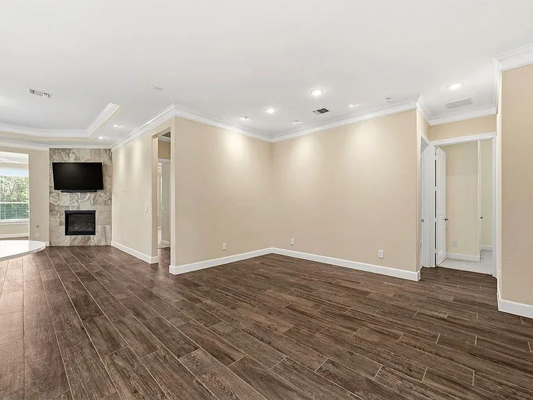 316 Connemara Dr — Photo 12