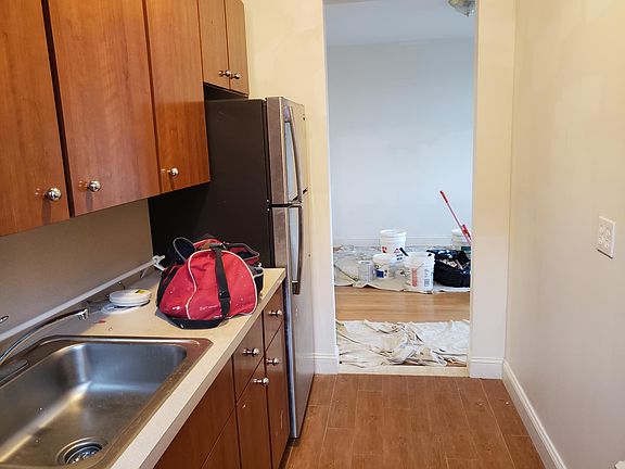 4th image of 1680 E 22nd St #605