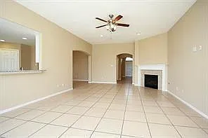 4 bed, 2.0 bath, 2319 sqft, $2,295 — Photo 3