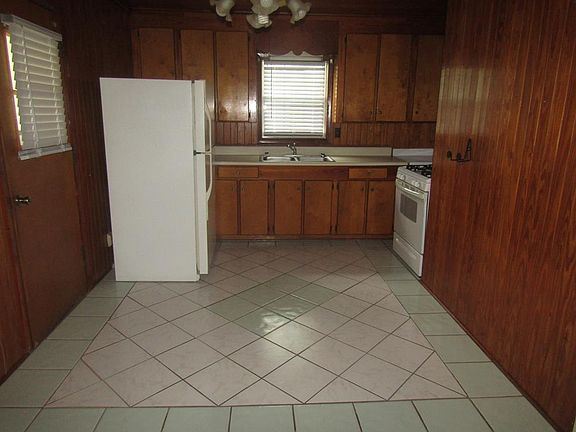 5th image of 405 N Lincoln St