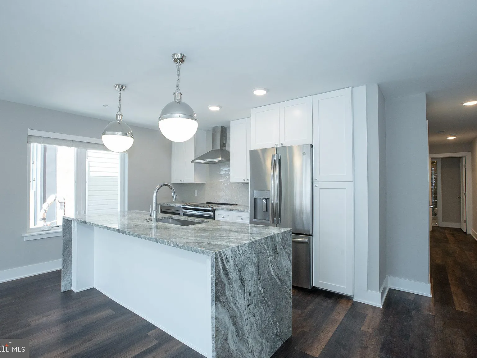 2 bed, 2.0 bath, 1000 sqft, $2,495 — Photo 4