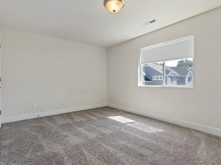 414 E 8800 S — Photo 24