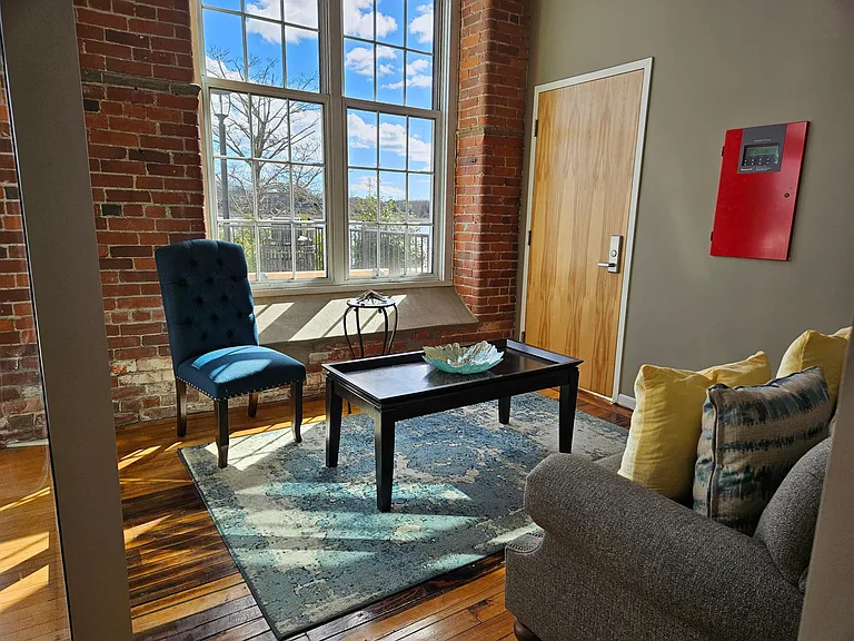 Victoria Riverside Townhouse Lofts — Photo 31