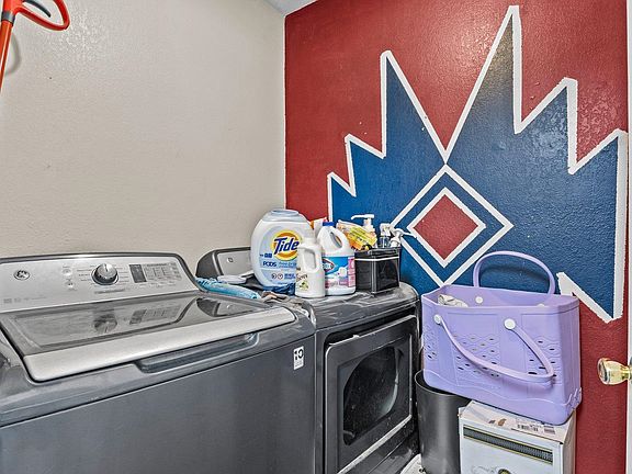 2nd image of 467 N Grandby Ct