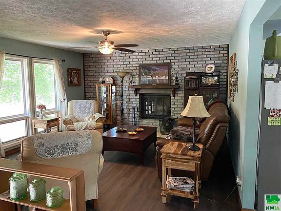 3rd image of 408 S Ridge Dr