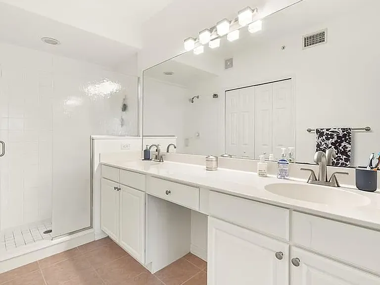 1315 Henley St #1006 — Photo 10