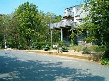 Surrounding deck for sun and entertainment