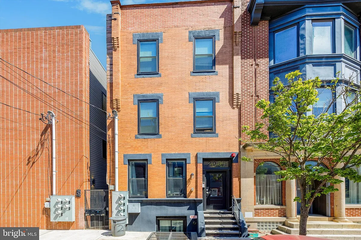Building Photo - 2011 E Susquehanna Ave #1