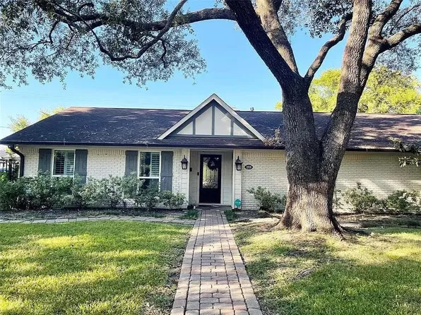 5616 Pine St, Houston, TX 77081