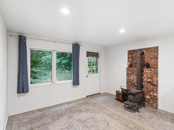 3rd image of 221 Hilltop Dr #A