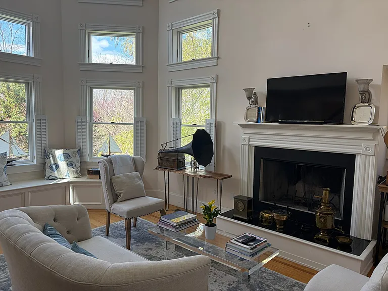 100 Gondola Ave — Photo 3