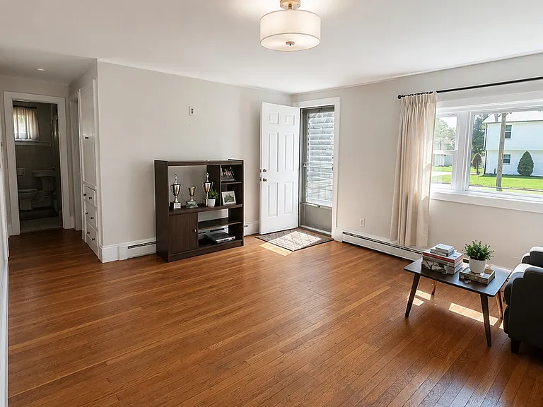 28 Emmett Ave — Photo 2