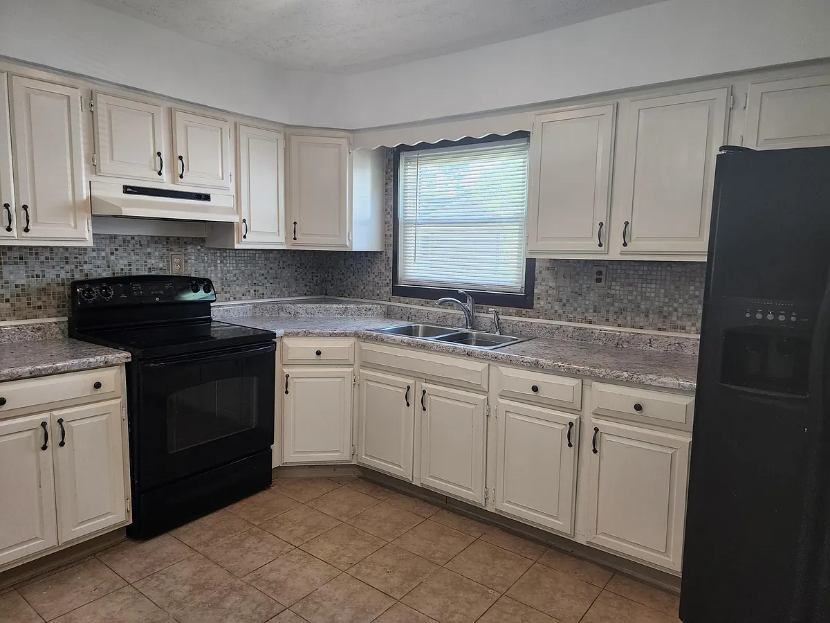 Building Photo - 5856 Mayville Dr