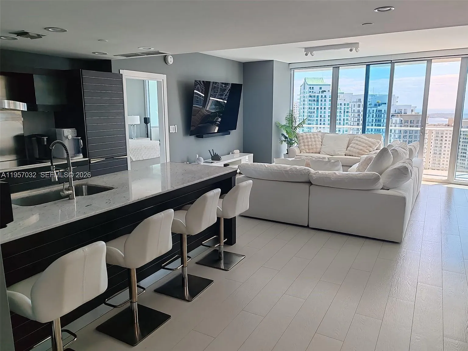 2 bed, 1500 sqft, $8,000 — Photo 2