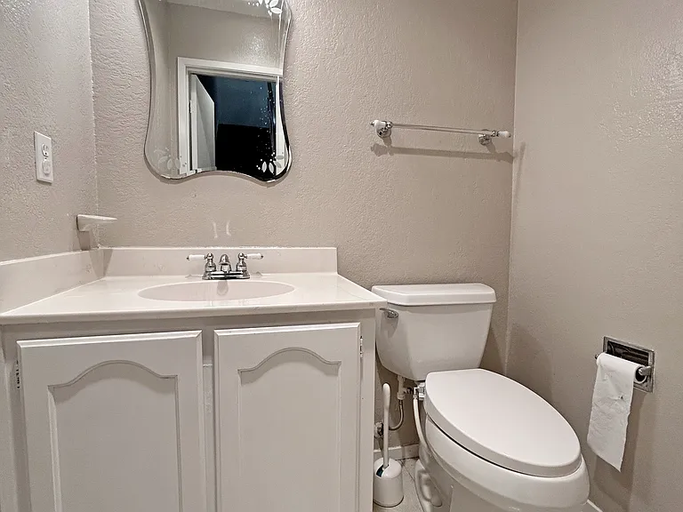 1220 Crescent Ter — Photo 8