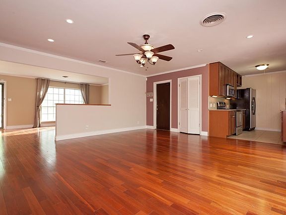 5th image of 102 W Crestland Dr