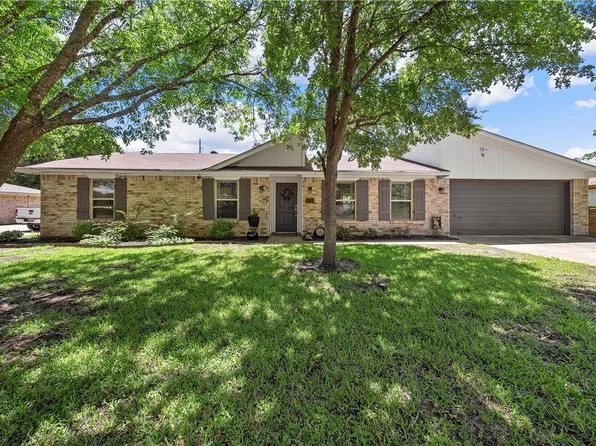111 York Dr, Lorena, TX 76655