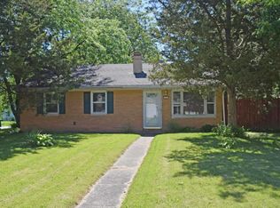 9 Hedge Ct, Champaign, IL 61821