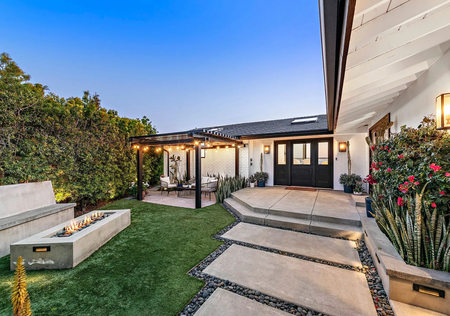 2402 Calle Madiera — Photo 3