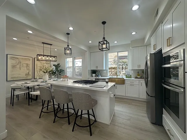 4 bed, 2073 sqft, $5,900 — Photo 4