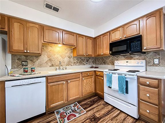3rd image of 1042 County Road 463