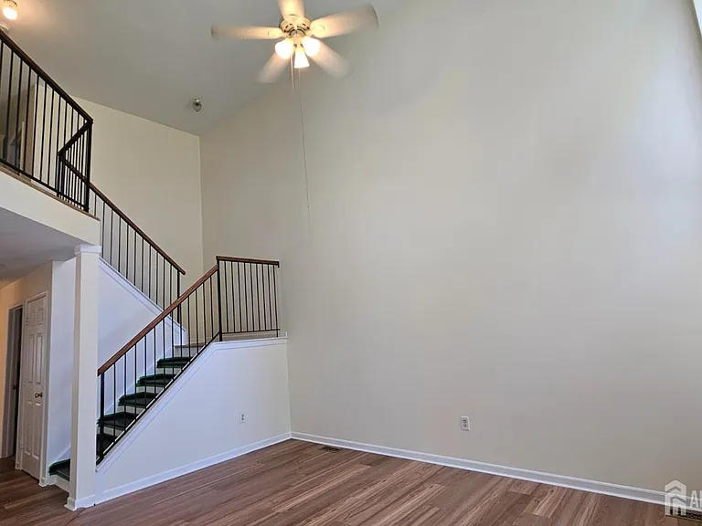 405 Cobblestone Ct — Photo 17