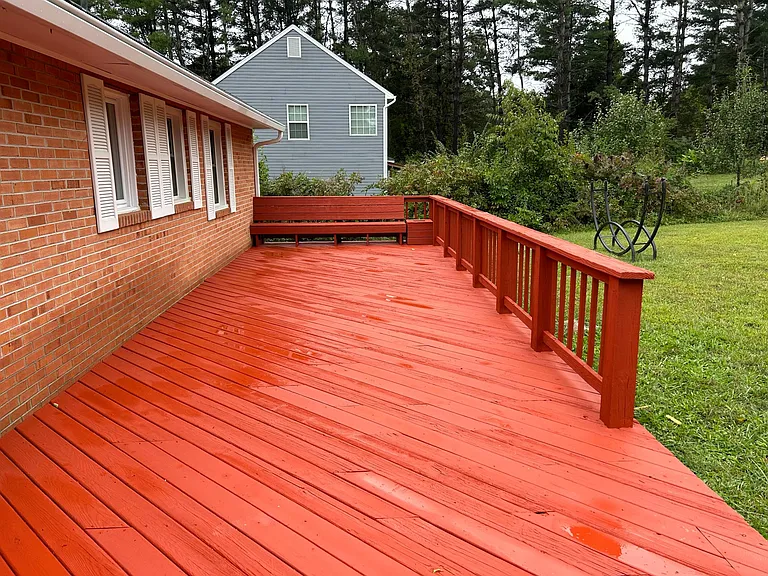 Deck in the back